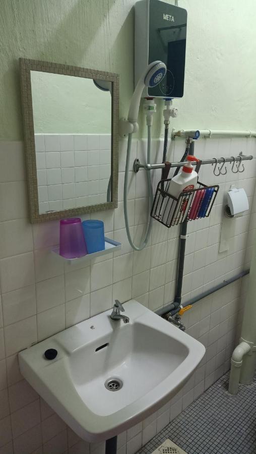 Snoopy Homestay Two Bedroom Batu Pahat Eksteriør bilde